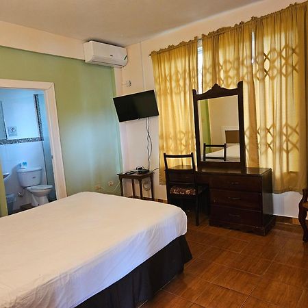 Palm Bay Guest House & Restaurant Montego Bay Zewnętrze zdjęcie
