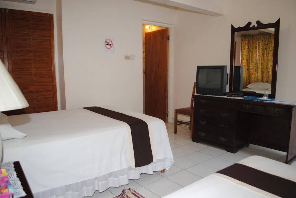 Palm Bay Guest House & Restaurant Montego Bay Zewnętrze zdjęcie