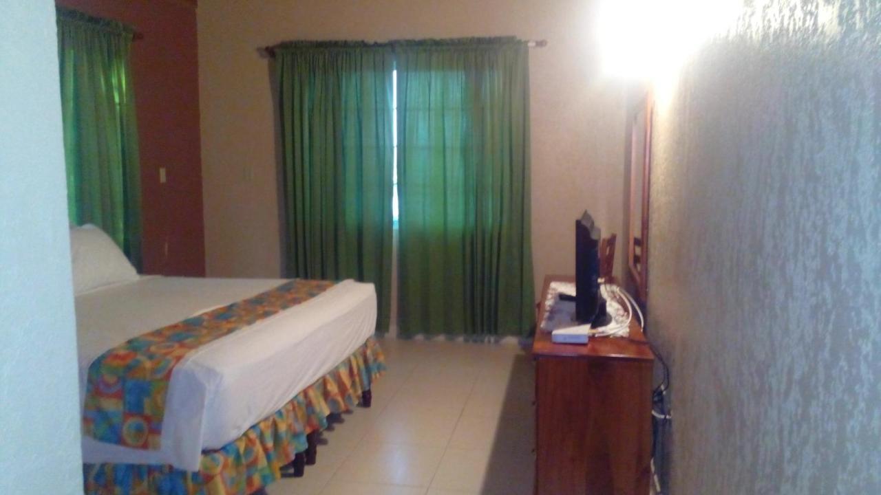 Palm Bay Guest House & Restaurant Montego Bay Zewnętrze zdjęcie