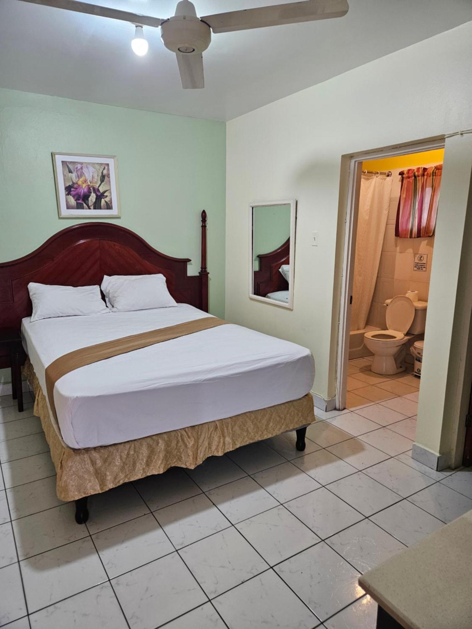 Palm Bay Guest House & Restaurant Montego Bay Zewnętrze zdjęcie